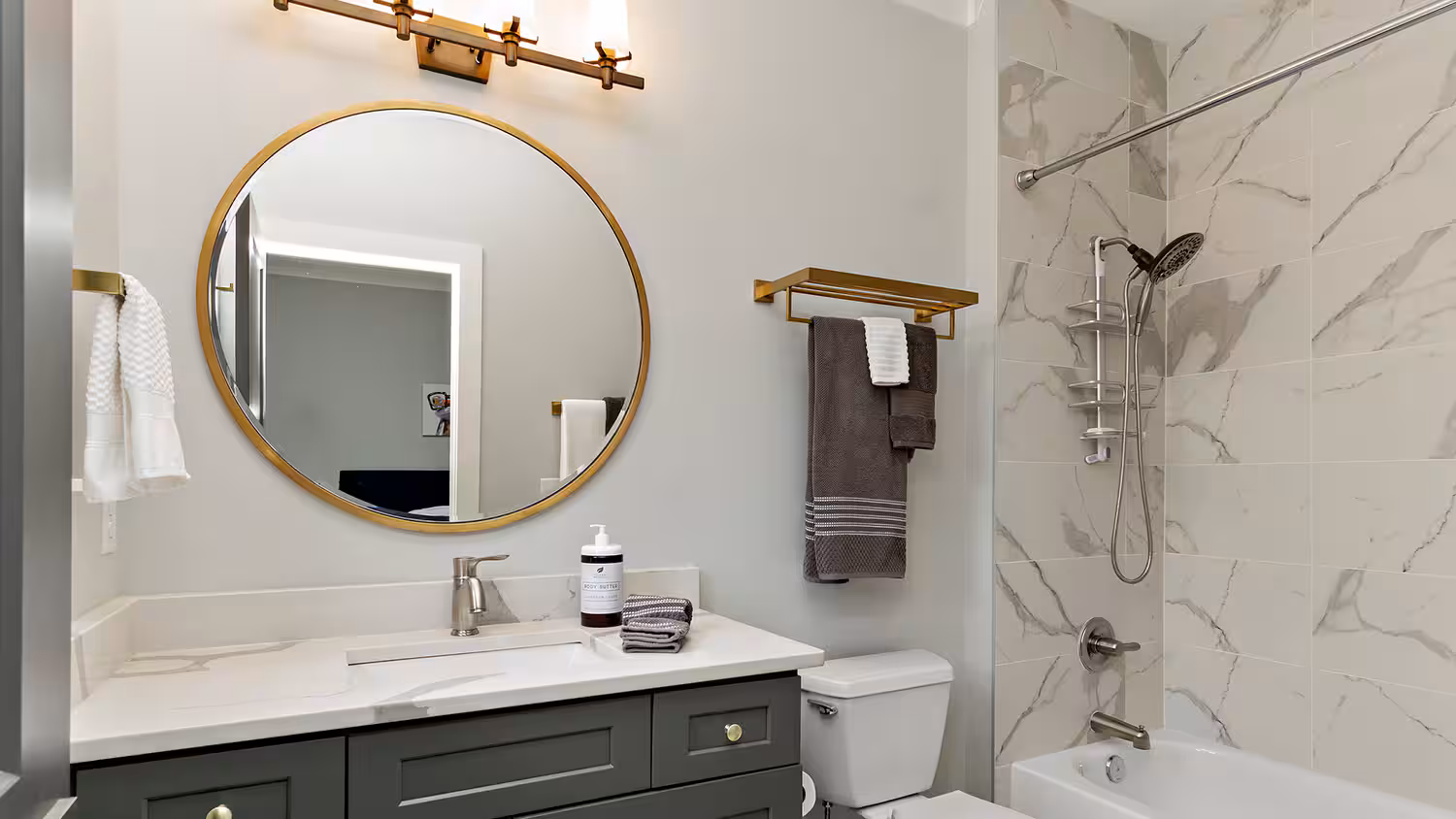 Luxe Bathrooms 10 Luxe Bathrooms -Luxe Bathrooms gold mirror